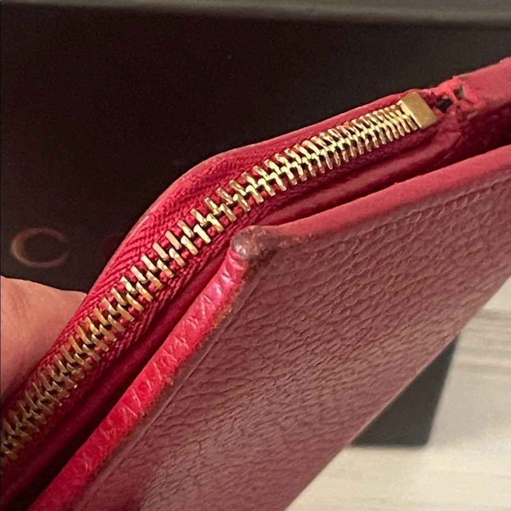 Gucci GG Marmont Red Pebbled Leather Compact Wallet.
